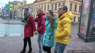 Русские студенты устроили групповуху у себя дома